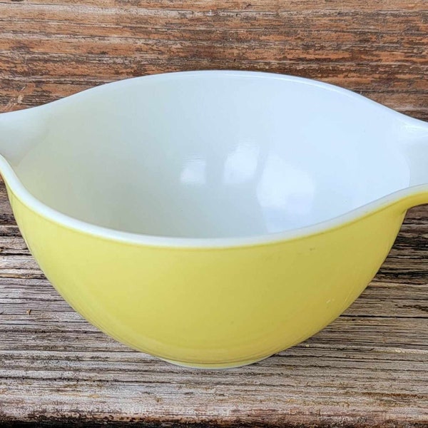 Vintage Pyrex Yellow 1.5 pt # 441 Bowl