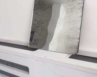 Piastrelle di specchio anticato mosso realiza una mano