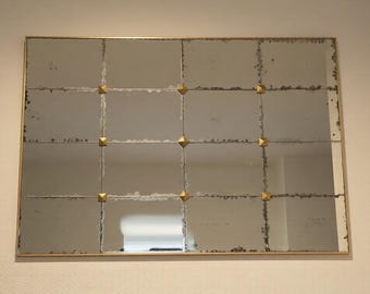 Specchiera composta di piastrelle anticate realizzata a mano