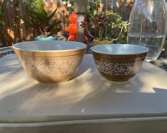 PYREX Woodland Partial Set of 2 bowl 401 402 Vintage Pyrex Mixing Bowl Set 1970s Kitchen Vintage Brown Beige Floral pattern