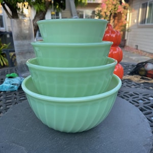 FIRE KING Jadeite Jadite Swirl Mixing Bowl Set of 4 Milk glass Vintage 1950s nesting bowl classic serving bowl green near mint condition #2