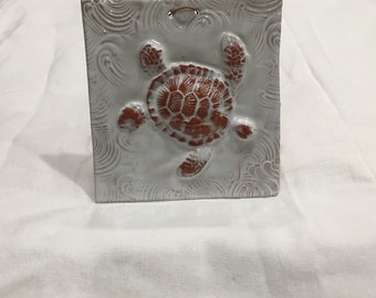 White Seaturtle in Waves Tile