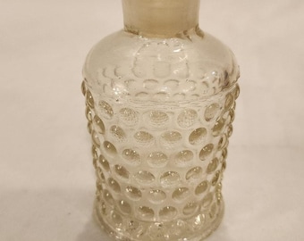 Botella de vidrio texturizado vintage con tapón redondo de 6 pulgadas.