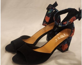 JUTI Floral Block Heel Open Toe Ankle Strap Heels Size 39 (US 8.5-9)