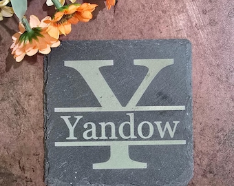 Conjunto de 4 porta-copos com monograma gravado em ardósia | Porta-copos personalizado com letra | Presente para inauguração de casa e casamento