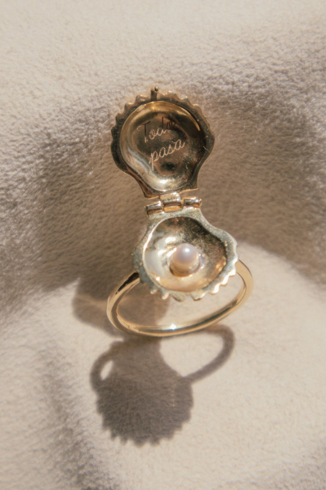 ★DEINET★ SHELL BOLD RING IN GOLD Gold Seashell Ring, Gold Shell Ring, Statement Shell Ring