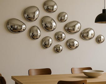 Arte de parede contemporânea com pedras metálicas – Esculturas artesanais com acabamento espelhado para decoração moderna de interiores.