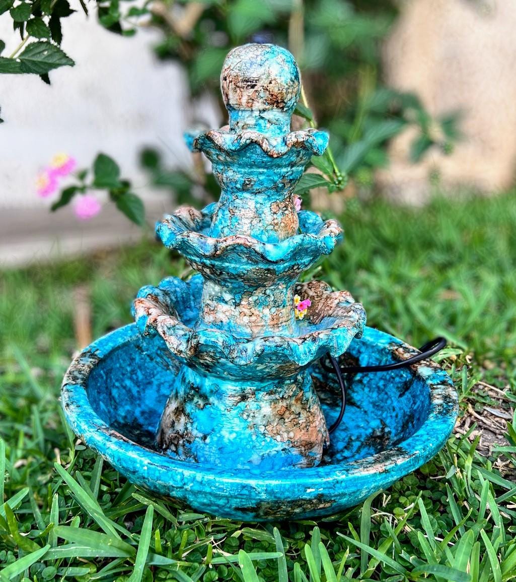 手作りのメキシコ風粘土タワー噴水 - 手作りの噴水、陶器製の噴水