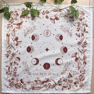 Spring Cottagecore Altar Cloth: Witchy Tarot Mat, Floral Ritual Decor