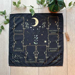Monthly Tarot Spread Cloth – Black & Gold Labeled Reading Mat | Beginner Witchy Altar Cloth, Spiritual Gift for Tarot Lovers
