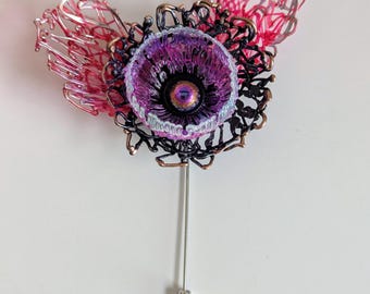 Épingle / broche fleur rouge violette - bijoux artistiques artisanaux