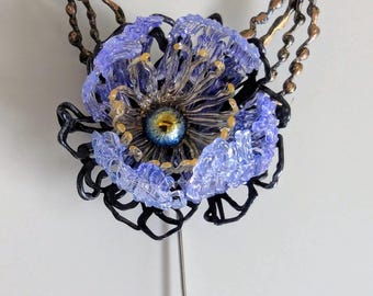 Épinglette fleur lilas / broche - oeuvre d'art artisanale / accessoires uniques