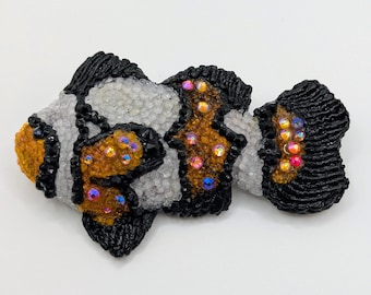 Broche d'art 3d dessinée à la main - poisson clown des glaces noires - bijoux tendance