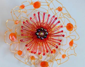 Broche d'art 3D dessinée à la main - Fleur orange vif translucide - Accessoires faits main / Article original
