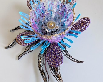 Broche d'art - fleur violet foncé turquoise noir - accessoires originaux faits main / bijoux tendance