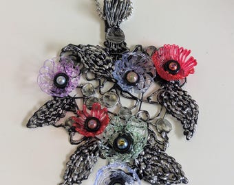 Collier à pendentif fleur sculpturale 3D - Accessoires d'art en TPU et PLA flexibles dessinés à la main