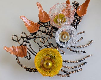Broche d'art - Fleurs jaune orangé en bronze - Accessoires faits main / Article original