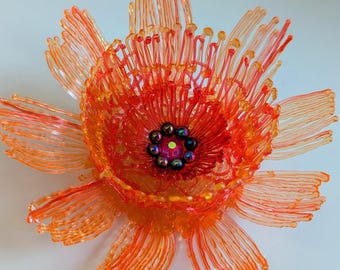 Grande broche d'art 3D dessinée à la main - Fleur orange vif rouge translucide - Accessoires faits main / Article original