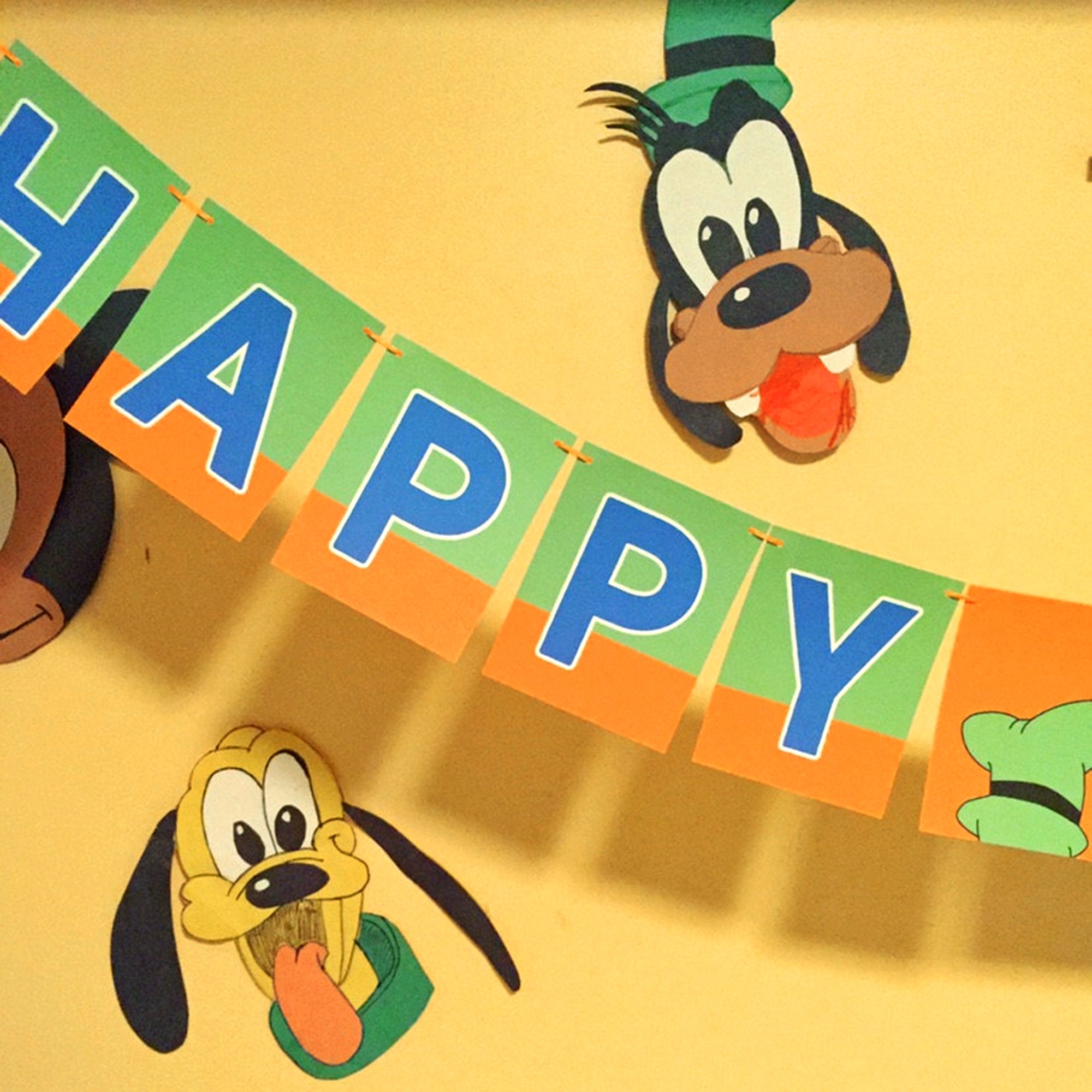 DISNEY MICKEY MOUSE Party Decorating Kit Birthday CENTERPIECES CUTOUTS  GARLAND