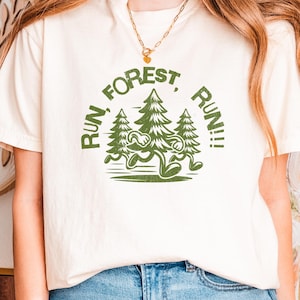 Maglietta "Corri, Foresta, Corri" / Maglietta Natural Shirts / Maglietta Camp Crew / Regalo per gli amanti del campeggio / Maglietta divertente per campeggiatori / Maglietta da campeggio / Maglietta da escursionismo