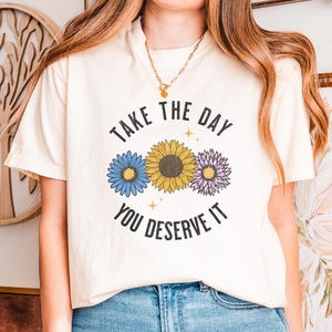 Floral Daisy Graphic T-Shirt: Positive Vibes Retro Tee