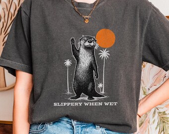 Camiseta vintage Otter Comfort Colors: Camiseta retro «Resbaladiza cuando está mojada»