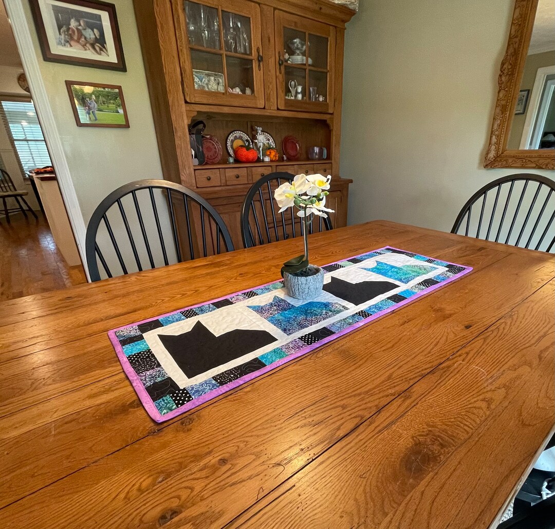 Forest Cat Quilted Table Topper NCU0DDK951