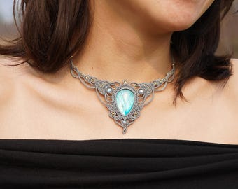 Boda, regalo de cumpleaños, collar de macramé hecho a mano con labradorita / dije de luna boho / joyería de cristal curativo / regalo único para ella