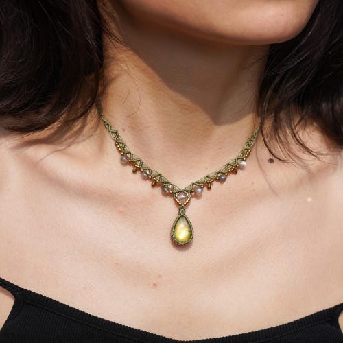 Collier en macramé labradorite fabriqué à la main - Pendentif en pierre de guérison de style bohème, bijoux en cristal spirituel, cordon réglable, cadeau pour elle