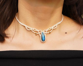 Regalo único para ella / Collar de macramé hecho a mano con labradorita / Amuleto de luna boho / Joyería de cristal curativo / Festival, boda, regalo de cumpleaños