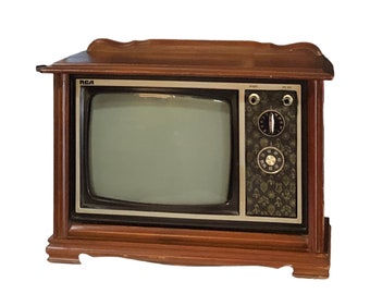 RCA Miniature Cabinet Television Woodgrain 100L 9" ca. 1968 VINTAGE RARE!