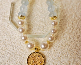 Perlen Halskette mit Aquamarin, März Geburtsblume Anhänger, handgemachter Schmuck, März Geburtsstein, Geburtstagsgeschenk, Geschenk für Mutter