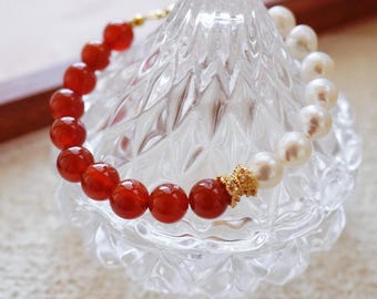Pulseira delicada de contas de ágata vermelha com pérola de água doce - Pulseira de pedras preciosas para mulheres - Joias de pérola - Pulseira feita à mão - Presente para ela