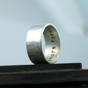 Wide Sterling Silver Wedding Band Ring Hammered Sterling Silver para él o ella • Anillo unisex de 10 mm de ancho para hombres o mujeres