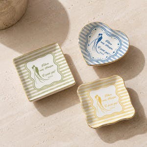 Personalized Engagement Ring Dish, Future Mrs Ceramic Jewelry Tray, BFF Gift for Bride to Be, Bridal Shower & Wedding Gift for Couple
