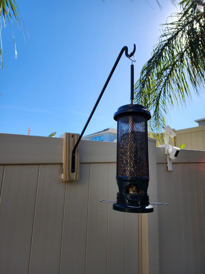vinyl fence mount with bird feeder