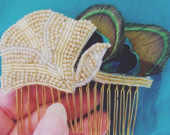 Gatsby hårkam; handgjord hårspänne i art déco-stil med påfågelfjäder; pärlklämma i guld eller silver; bröllopskam; brudkam; egyptisk inspirerad kam