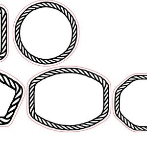 Könnte beinhalten: Eine Sammlung von sechs leeren Etiketten mit einem seilartigen Rand. Die Formen umfassen ein Rechteck, einen Kreis und verschiedene andere geometrische Formen. Die Ränder sind schwarz und der Hintergrund ist weiß.