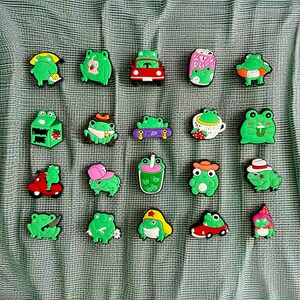 Frog Croc Charms Cute Frogs & Toads Jibbitz Frog with a Knife Shoe Clips zdjęcie 1