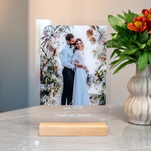 Gepersonaliseerde fotoafdruk op acryl met houten standaard – Op maat gemaakte bruiloft, jubileum, cadeau koppel aandenken woondecoratie