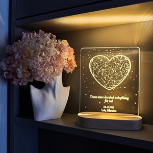 Personalisierte LED Lampe mit Sternenkarte, Nachtlicht mit Sternbild, Namen & Datum – Romantisches Geschenk für Paare oder Jahrestage