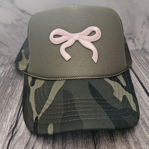 Cappello da camionista con stampa mimetica e fiocco