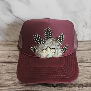 Feather Trucker Hat, Cowgirl hat, western hat, western trucker hat, faux feather hat, trendy trucker hat, cute hat Bild 6