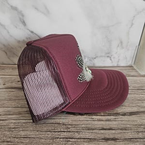 Feather Trucker Hat, Cowgirl hat, western hat, western trucker hat, faux feather hat, trendy trucker hat, cute hat Bild 8