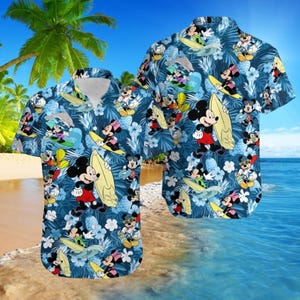 Surfen Mickey Hawaiiaans shirt, zomershirt Mickey Minnie Donald, Disney vakantie strandoutfit, cartoon oceaanshirt voor fans