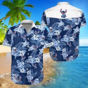 Camicia hawaiana con stampa floreale blu Stitch, camicia estiva tropicale Disney, top con bottoni e simpatici alieni, graziosa camicia hawaiana Disney da uomo
