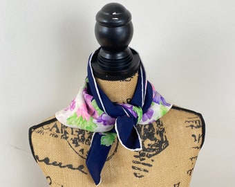 LEONPARD PARIS Bufanda de seda blanca floral vintage, accesorio de flores de primavera, envoltura para la cabeza estampada, bufanda de cuello Boho Chic, regalo de moda retro