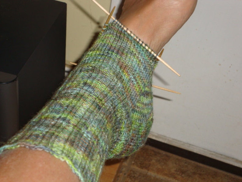 Knitting PATTERN: Basic Fingering Wt Socks on Dpns Instant Download