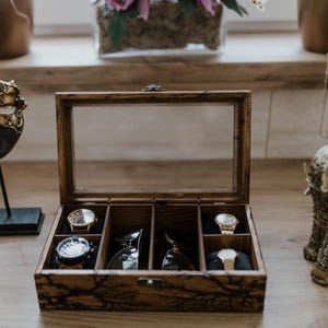 Natuurlijke houten kist voor 4 horloges en 2 glazen, gepersonaliseerd minimalistisch cadeau voor hem, Vaderdag, elegant horloge, glazen opberger