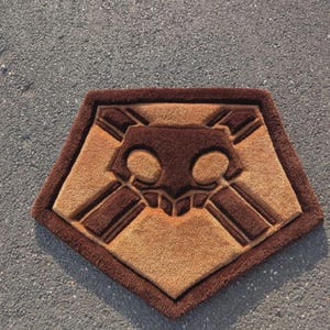 Hand-tufted Rug – Inspired by Anime | Uchiha • Akatsuki • Shinigami • Bleach – Shades of Brown. Perfect gift for anime lovers or manga fans